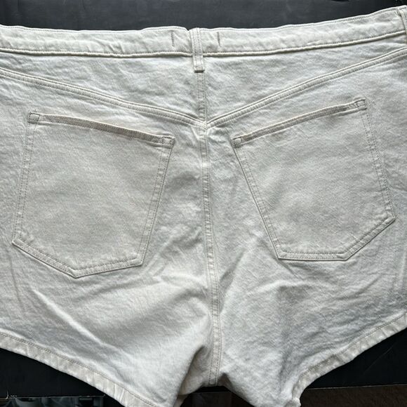 NWT Abercrombie and Fitch The Mom High Rise Shorts Curve Love Cream Size 22 / 36 - Picture 7 of 15